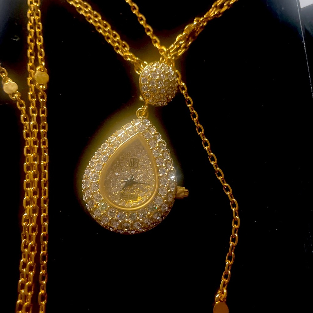VTG Victoria Wieck Beverly Hills Rhinestone Gold Tone Watch Pendant 58” Necklace